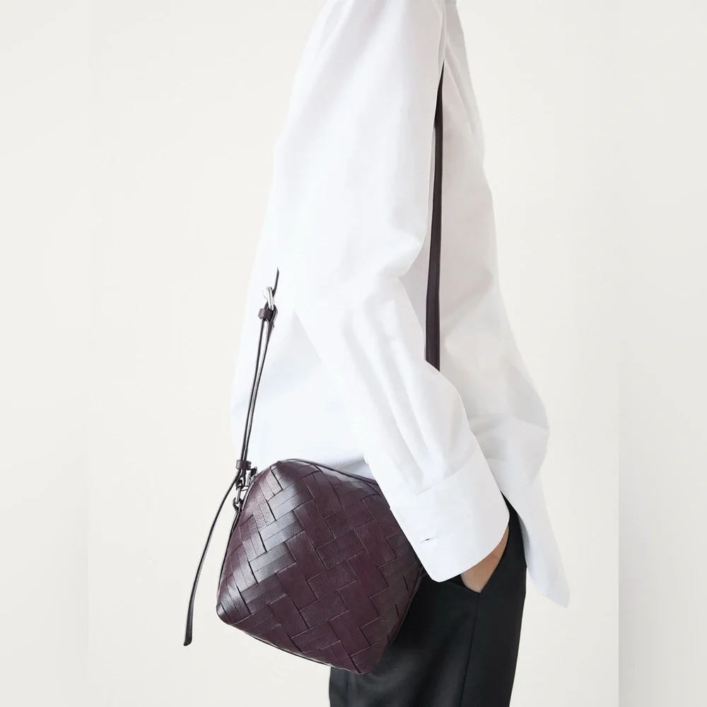 Massimo Dutti Braided nappa leather bucket bag, Burgundy. NWT